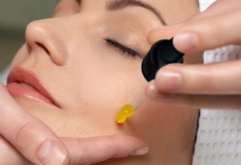 Vitamin C Cấp Ẩm & Sáng Da